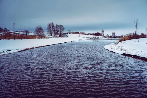 Öring fiske på sjön — Stockfoto