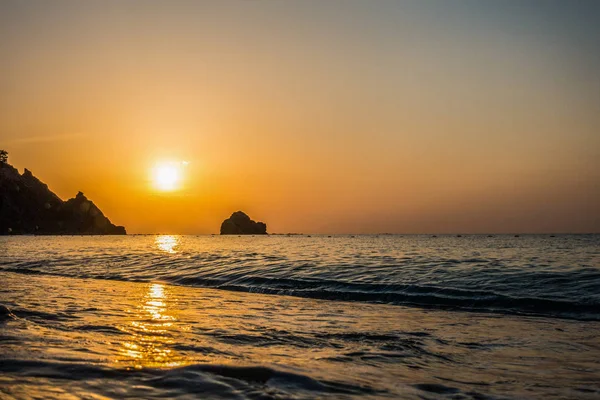 Magnificent sunrise on the sea — Stock Photo, Image