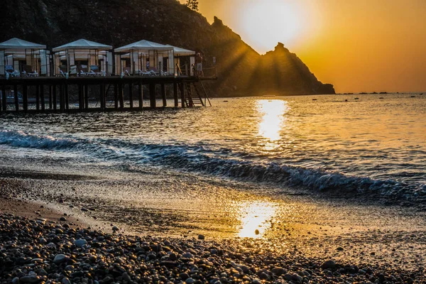 Beautiful sunrise at a seaside resort — Stock Photo, Image