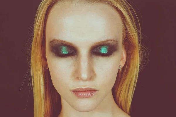 Make-up mit grünen Schatten — Stockfoto