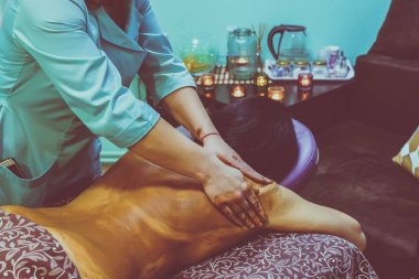 Spa'da masaj tedavisi