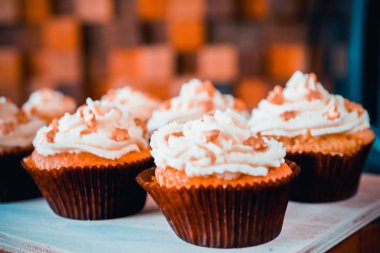 Taze kahve ve kekler