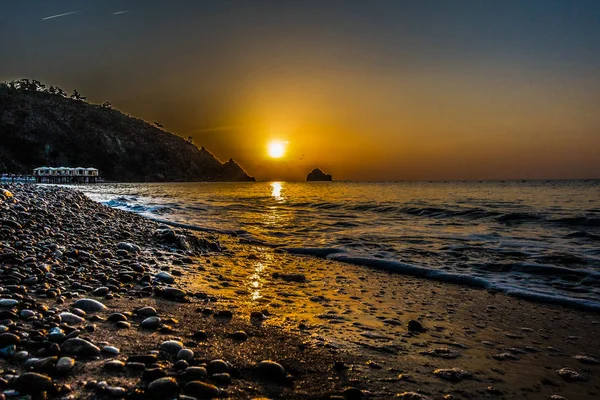 Herrlicher Sonnenaufgang über dem Meer — Stockfoto