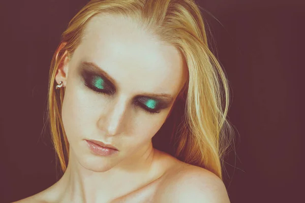 Make-up mit grünen Schatten — Stockfoto