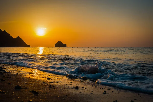 Magnífico nascer do sol no mar — Fotografia de Stock