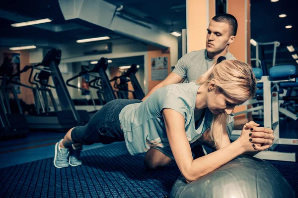 Personal training in the gym — Stock Photo, Image