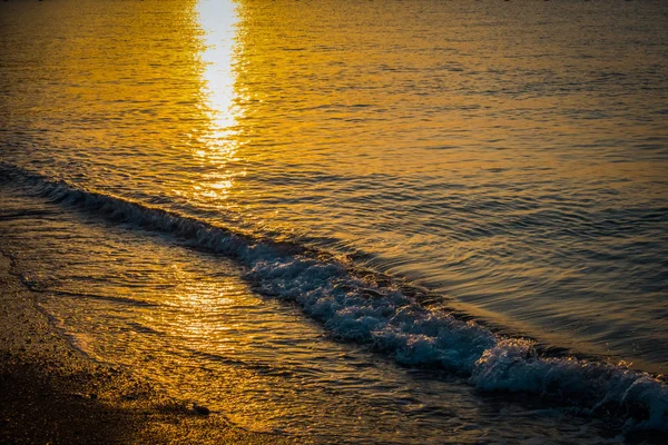 Magnífico nascer do sol no mar — Fotografia de Stock