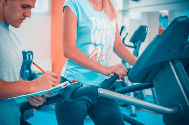 Koç ve istemci vasıl jimnastik salonu