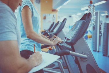 Koç ve istemci vasıl jimnastik salonu