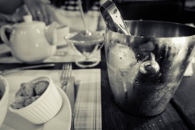 Bir tabak içinde domates çorbası