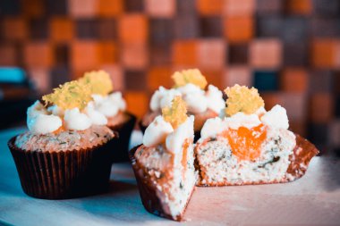 Taze kahve ve kekler