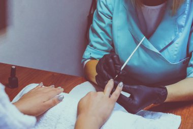 yordamlar için çivi kaplıca