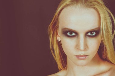 Makyaj yeşil gölgeler ile