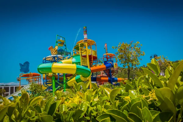 Parque acuático para niños. Toboganes de agua para niños — Foto de Stock