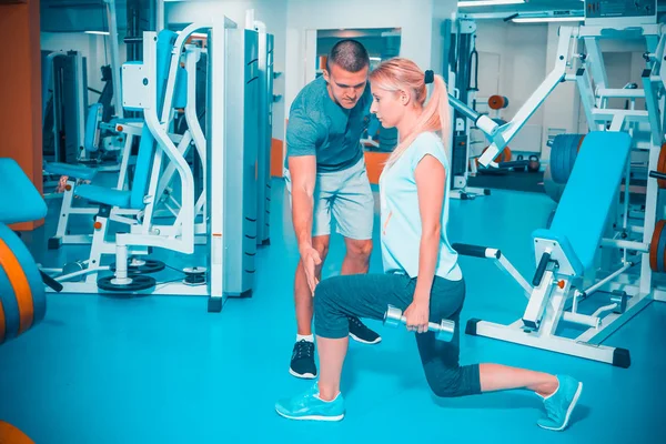 Persoonlijke training in de sportschool — Stockfoto