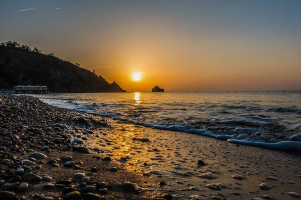 Magnífico nascer do sol no mar — Fotografia de Stock