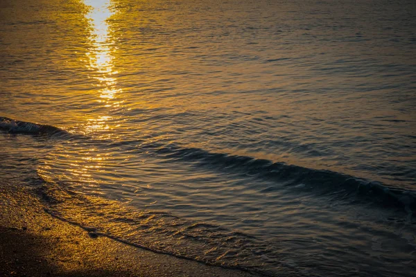 Υπέροχη ανατολή του ηλίου στη θάλασσα — Φωτογραφία Αρχείου
