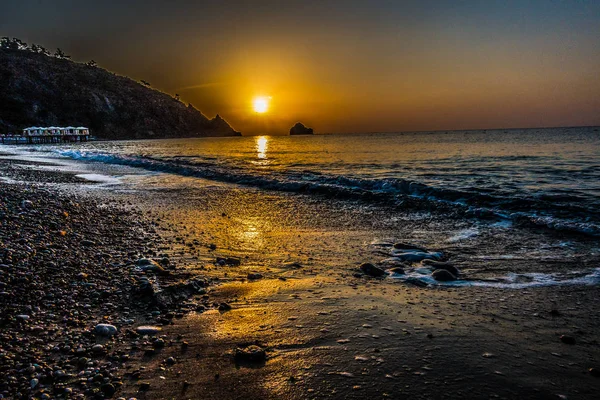 Magnífico nascer do sol no mar — Fotografia de Stock