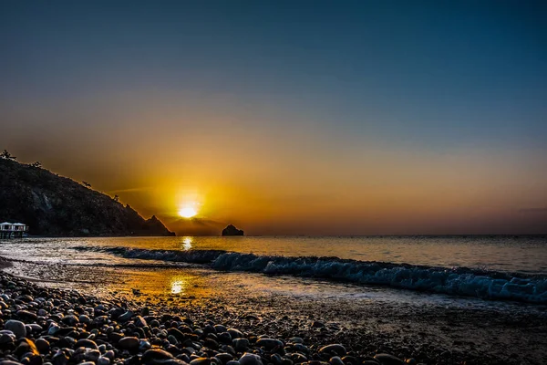 Herrlicher Sonnenaufgang über dem Meer — Stockfoto