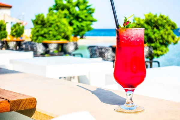Cocktails no bar à beira-mar — Fotografia de Stock
