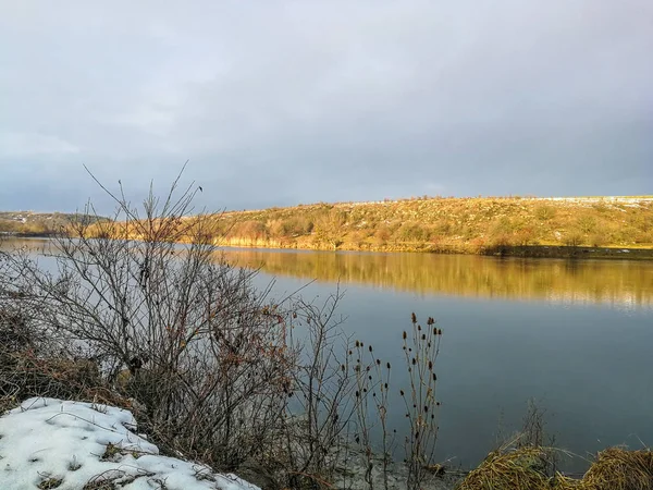 Pesca Del Luccio Sul Lago — Foto Stock