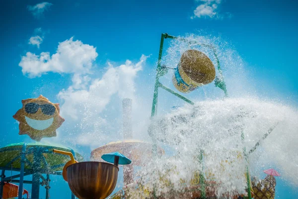 Parque aquático infantil. Corrediças de água para crianças — Fotografia de Stock