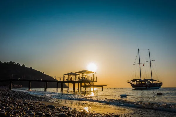 Όμορφη ανατολή του ηλίου από τη θάλασσα — Φωτογραφία Αρχείου