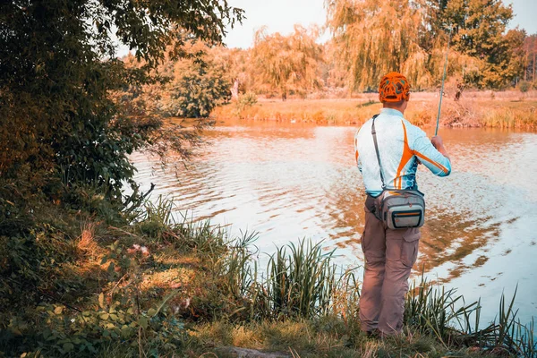 Pescador Está Pescando Río — Foto de Stock