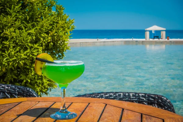 Bella terrazza con vista sul mare — Foto Stock