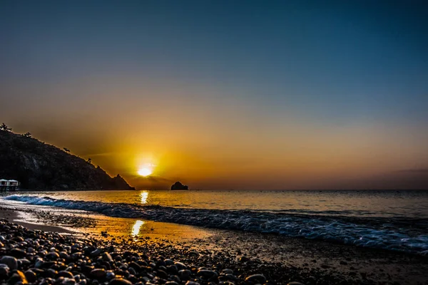 Magnífico amanecer en el mar — Foto de Stock