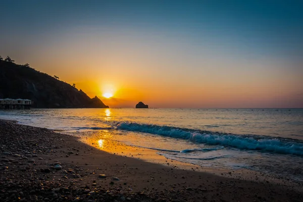 Sea beach at sunrise — Stock Photo, Image