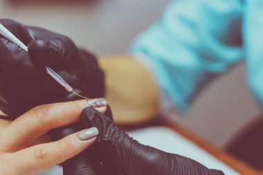 yordamlar için çivi kaplıca