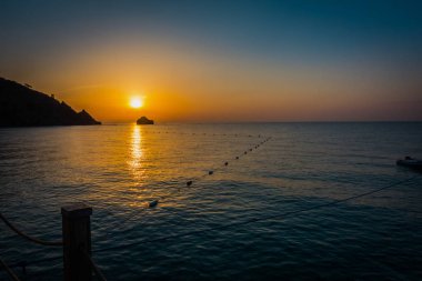 Denizin muhteşem sunrise