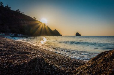 Deniz kenarında güzel gündoğumu