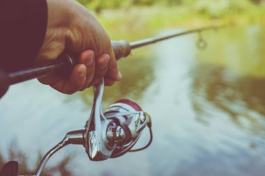 erkek el iplik tutar