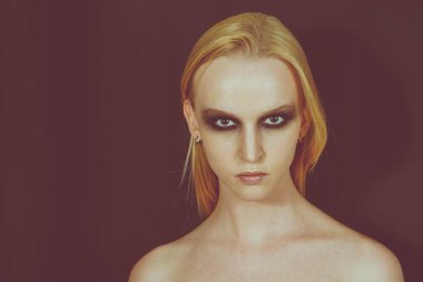 Makyaj yeşil gölgeler ile