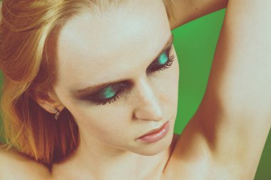 Makyaj yeşil gölgeler ile