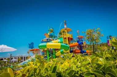 Çocuk su parkı. Çocuk su kaydırağı