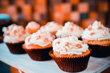 Taze kahve ve kekler