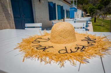 Güzel tatil beldesi. Denizin kenarında yaz tatili