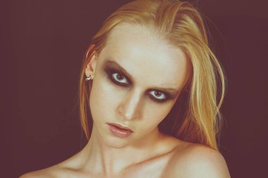 Makyaj yeşil gölgeler ile