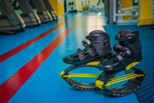 Kangoo spor salonunda yere çizmeatlar