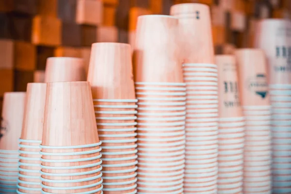Wiele jednorazowych filiżanek do kawy — Zdjęcie stockowe