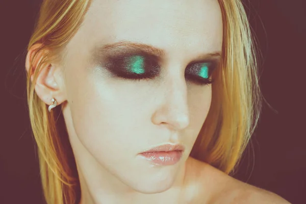 Augen Make-up mit grünen Schatten — Stockfoto