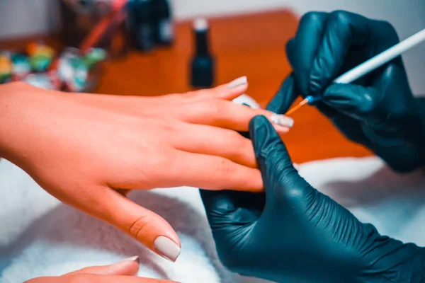 Manicura en el salón de spa —  Fotos de Stock