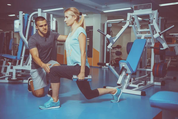 Persoonlijke training in de sportschool — Stockfoto