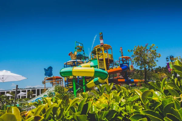 Parque acuático para niños. Toboganes de agua para niños — Foto de Stock