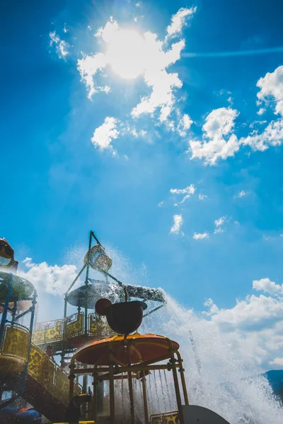 Parque acuático para niños. Toboganes de agua para niños — Foto de Stock