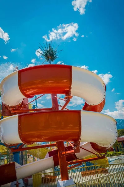 Äventyrsbad för barn på resort — Stockfoto