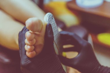 yordamlar için çivi kaplıca